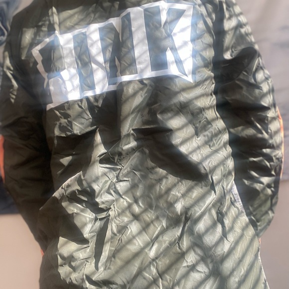 Pink Windbreaker - Picture 4 of 4